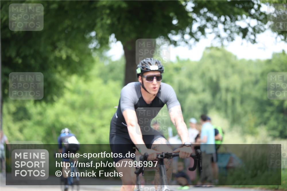 15.06.2025 - 7 Türme Triathlon Yannick Fuchs http://msf.ph/oto/7996997 15.06.2025 12:16:43 Radfahren 204, 278, 317, 406, 658 meine-sportfotos.de