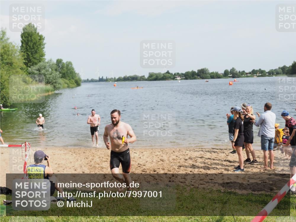 21.06.2025 - 27. Vierlanden-Triathlon MichiJ http://msf.ph/oto/7997001 15.06.2026 09:58:11 Schwimmen 289, 321, 360 meine-sportfotos.de