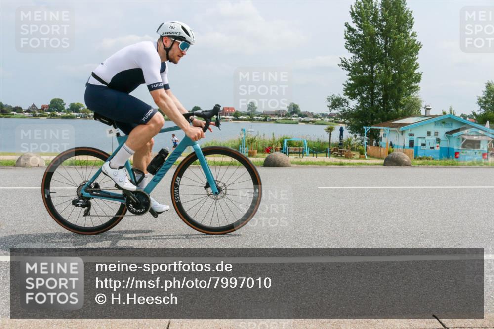 21.06.2025 - 27. Vierlanden-Triathlon H.Heesch http://msf.ph/oto/7997010 15.06.2025 12:24:01 Radfahren 681, 762, 871 meine-sportfotos.de