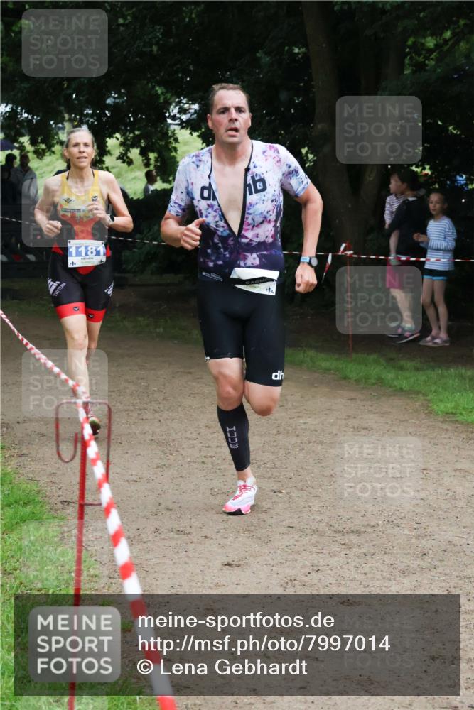 21.06.2025 - 27. Vierlanden-Triathlon Lena Gebhardt http://msf.ph/oto/7997014 15.06.2025 13:53:59 Laufen 1181 meine-sportfotos.de