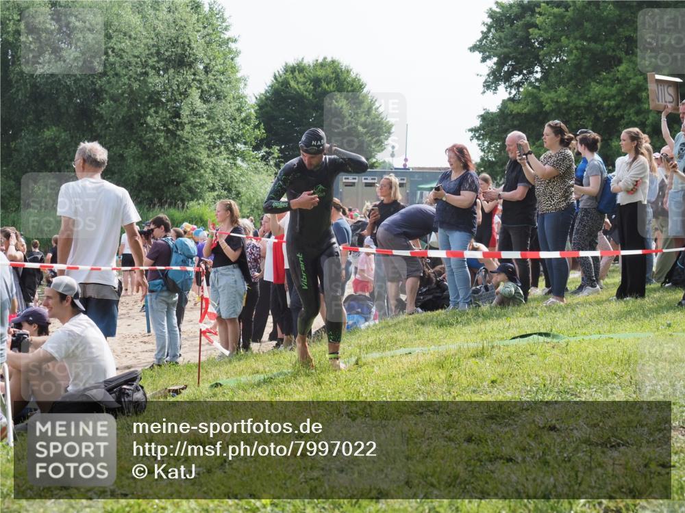 15.06.2025 - 27. Vierlanden-Triathlon KatJ http://msf.ph/oto/7997022 15.06.2025 09:55:45 Schwimmen 272, 273, 300, 303, 548 meine-sportfotos.de