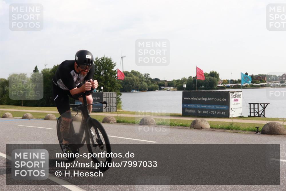 15.06.2025 - 27. Vierlanden-Triathlon H.Heesch http://msf.ph/oto/7997033 15.06.2025 09:31:59 Radfahren 143, 178 meine-sportfotos.de