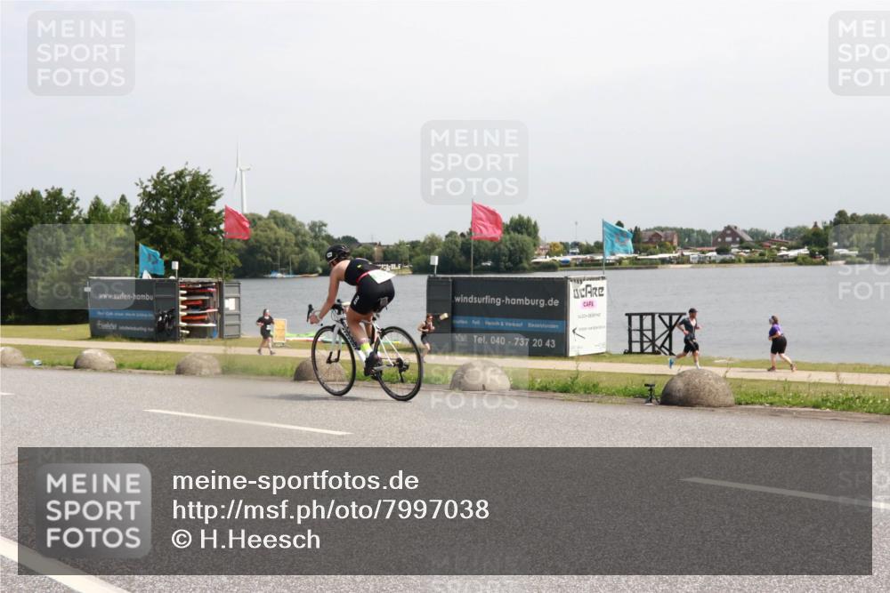 21.06.2025 - 27. Vierlanden-Triathlon H.Heesch http://msf.ph/oto/7997038 15.06.2025 11:31:53 Radfahren 113, 252, 913 meine-sportfotos.de
