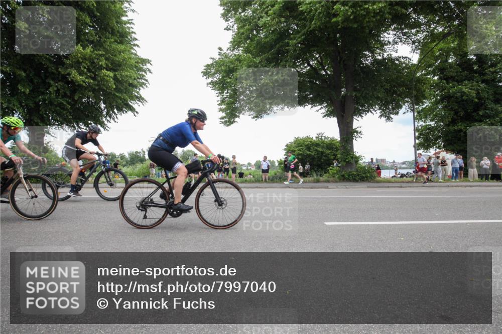 15.06.2025 - 7 Türme Triathlon Yannick Fuchs http://msf.ph/oto/7997040 15.06.2025 13:48:53 Radfahren 212, 230, 428, 796, 806, 1092, 1110 meine-sportfotos.de