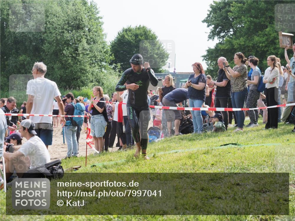 15.06.2025 - 27. Vierlanden-Triathlon KatJ http://msf.ph/oto/7997041 15.06.2025 09:55:45 Schwimmen 272, 273, 300, 303, 548 meine-sportfotos.de