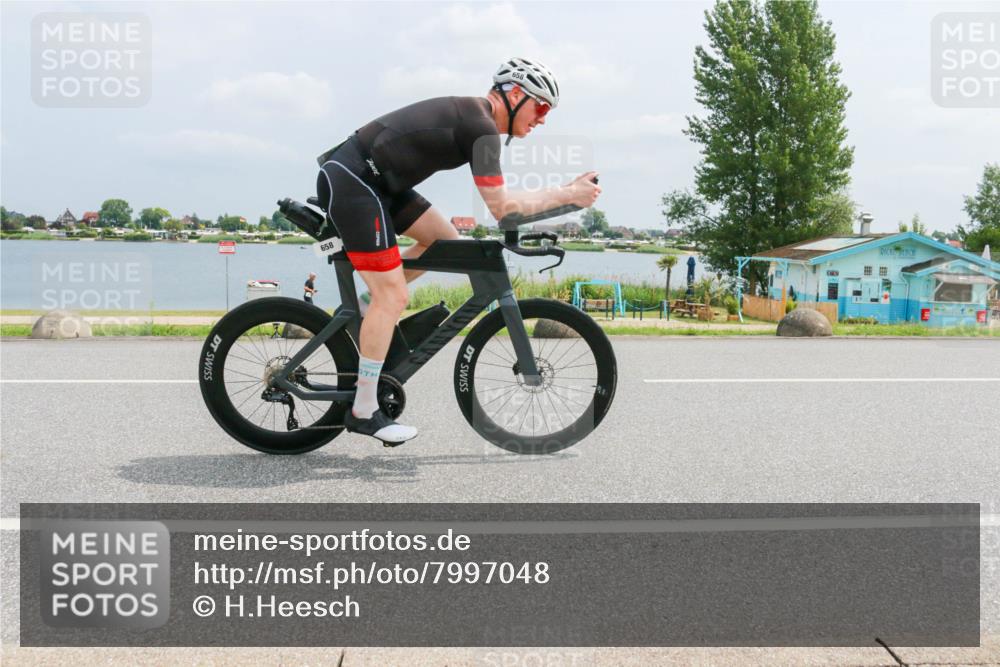 21.06.2025 - 27. Vierlanden-Triathlon H.Heesch http://msf.ph/oto/7997048 15.06.2025 12:24:07 Radfahren 658, 871 meine-sportfotos.de