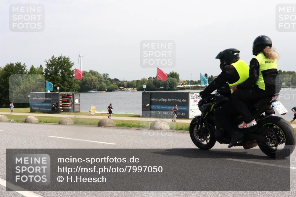 21.06.2025 - 27. Vierlanden-Triathlon H.Heesch http://msf.ph/oto/7997050 15.06.2025 11:31:54 Radfahren 113, 252, 898, 913 meine-sportfotos.de