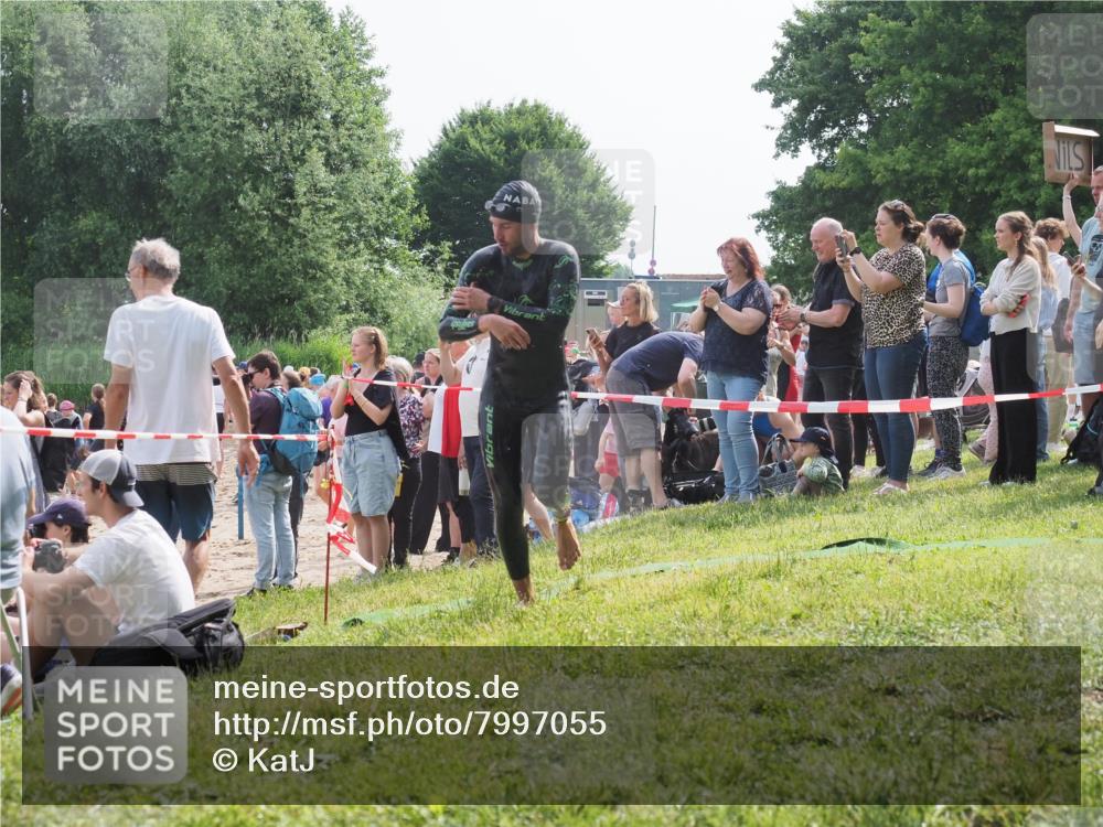 15.06.2025 - 27. Vierlanden-Triathlon KatJ http://msf.ph/oto/7997055 15.06.2025 09:55:45 Schwimmen 272, 273, 300, 303, 548 meine-sportfotos.de