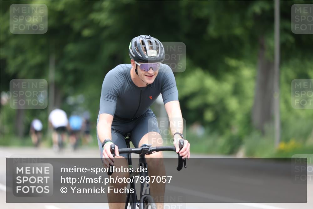 15.06.2025 - 7 Türme Triathlon Yannick Fuchs http://msf.ph/oto/7997057 15.06.2025 13:12:35 Radfahren 529, 571, 751, 782, 1056, 1137, 1138, 1145 meine-sportfotos.de
