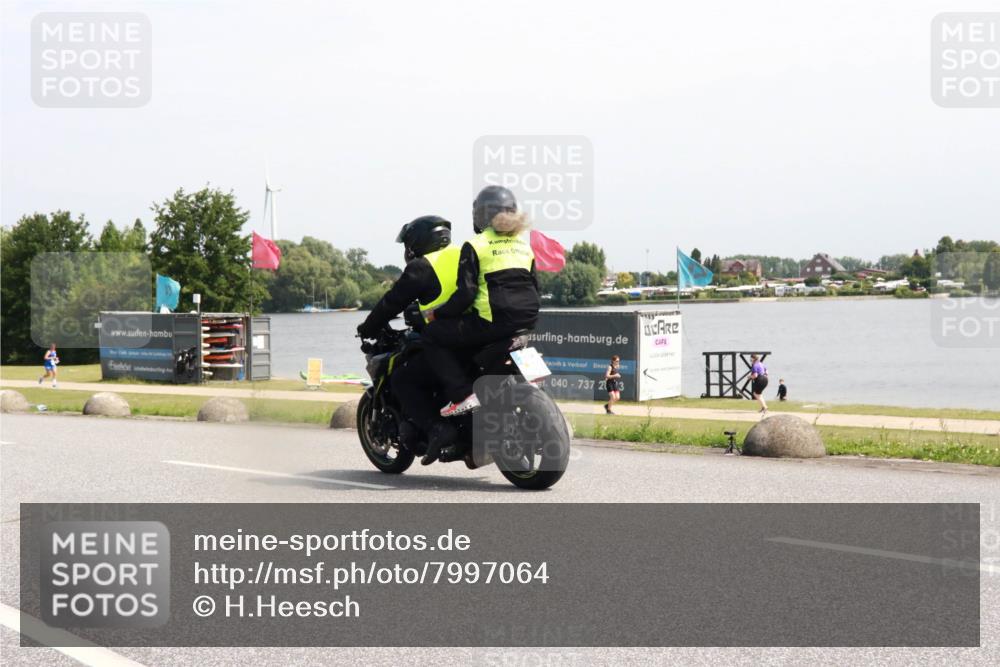 21.06.2025 - 27. Vierlanden-Triathlon H.Heesch http://msf.ph/oto/7997064 15.06.2025 11:31:55 Radfahren 113, 252, 898, 913 meine-sportfotos.de