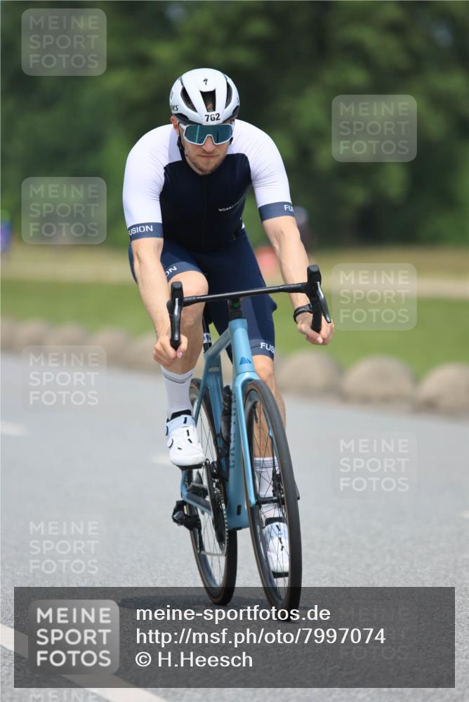 21.06.2025 - 27. Vierlanden-Triathlon H.Heesch http://msf.ph/oto/7997074 15.06.2025 12:23:57 Radfahren 658, 681, 762, 871 meine-sportfotos.de