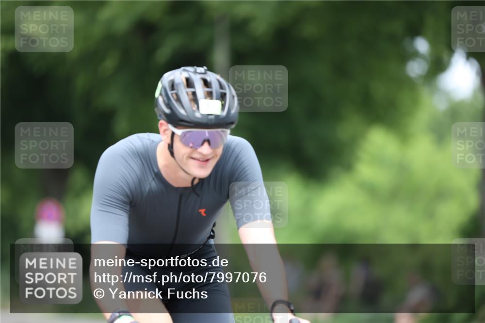 15.06.2025 - 7 Türme Triathlon Yannick Fuchs http://msf.ph/oto/7997076 15.06.2025 13:12:35 Radfahren 529, 571, 751, 782, 1056, 1137, 1138, 1145 meine-sportfotos.de