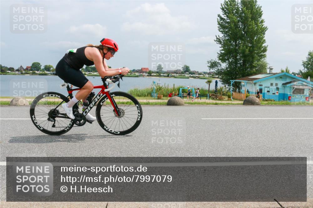 21.06.2025 - 27. Vierlanden-Triathlon H.Heesch http://msf.ph/oto/7997079 15.06.2025 12:24:23 Radfahren 962 meine-sportfotos.de