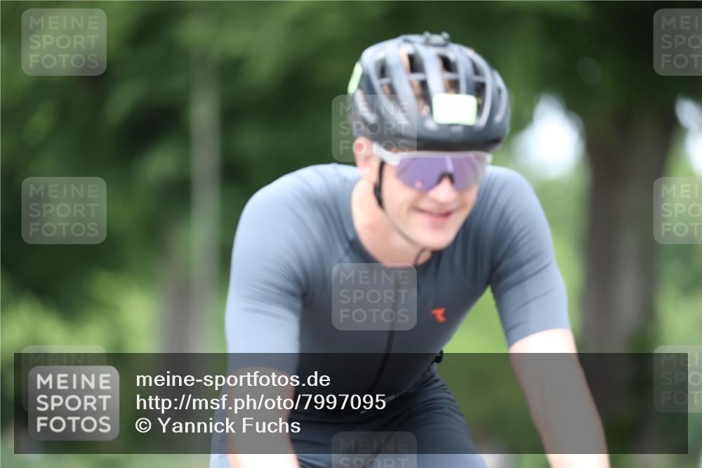 15.06.2025 - 7 Türme Triathlon Yannick Fuchs http://msf.ph/oto/7997095 15.06.2025 13:12:35 Radfahren 529, 571, 751, 782, 1056, 1137, 1138, 1145 meine-sportfotos.de