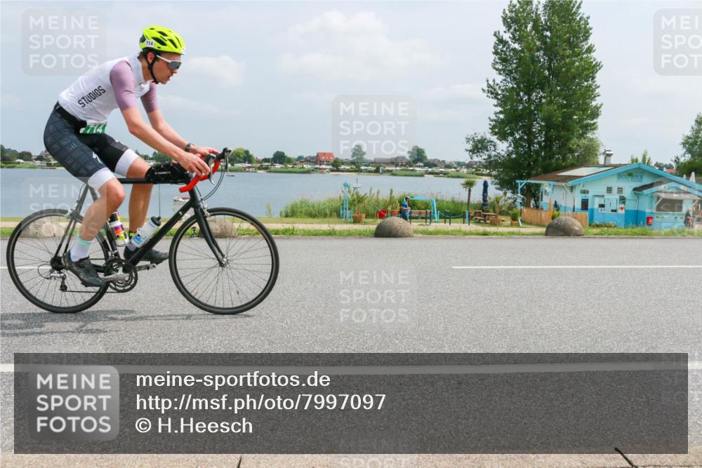 21.06.2025 - 27. Vierlanden-Triathlon H.Heesch http://msf.ph/oto/7997097 15.06.2025 12:24:37 Radfahren 714, 747, 841, 968 meine-sportfotos.de