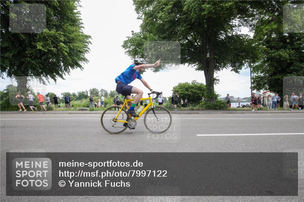 15.06.2025 - 7 Türme Triathlon Yannick Fuchs http://msf.ph/oto/7997122 15.06.2025 13:49:02 Radfahren 230, 304, 307, 756, 761, 1110 meine-sportfotos.de