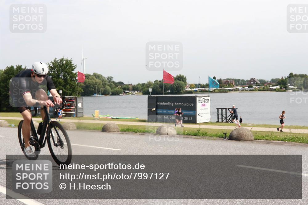 21.06.2025 - 27. Vierlanden-Triathlon H.Heesch http://msf.ph/oto/7997127 15.06.2025 11:31:58 Radfahren 113, 761, 898, 913 meine-sportfotos.de