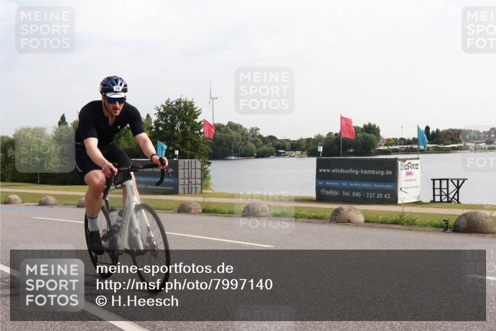 15.06.2025 - 27. Vierlanden-Triathlon H.Heesch http://msf.ph/oto/7997140 15.06.2025 09:32:26 Radfahren 68, 142, 169 meine-sportfotos.de