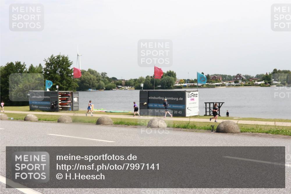 21.06.2025 - 27. Vierlanden-Triathlon H.Heesch http://msf.ph/oto/7997141 15.06.2025 11:32:00 Radfahren 113, 761, 898, 913 meine-sportfotos.de