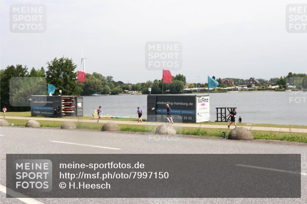 21.06.2025 - 27. Vierlanden-Triathlon H.Heesch http://msf.ph/oto/7997150 15.06.2025 11:32:00 Radfahren 113, 761, 898, 913 meine-sportfotos.de