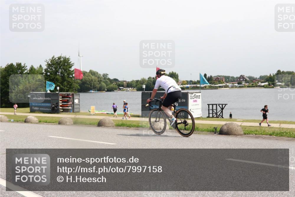 21.06.2025 - 27. Vierlanden-Triathlon H.Heesch http://msf.ph/oto/7997158 15.06.2025 11:32:01 Radfahren 113, 761, 898 meine-sportfotos.de