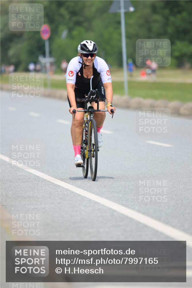 21.06.2025 - 27. Vierlanden-Triathlon H.Heesch http://msf.ph/oto/7997165 15.06.2025 12:24:11 Radfahren 250, 918 meine-sportfotos.de