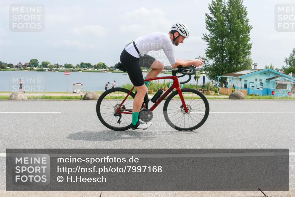 21.06.2025 - 27. Vierlanden-Triathlon H.Heesch http://msf.ph/oto/7997168 15.06.2025 12:25:00 Radfahren 728 meine-sportfotos.de