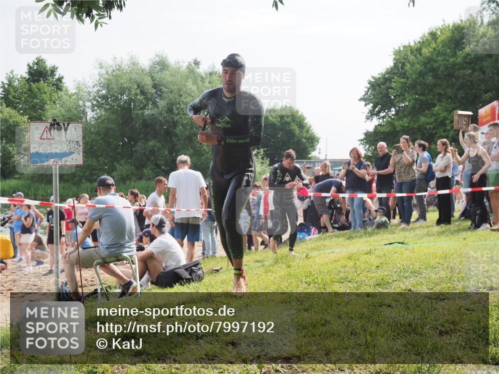 15.06.2025 - 27. Vierlanden-Triathlon KatJ http://msf.ph/oto/7997192 15.06.2025 09:55:47 Schwimmen 273, 300, 303, 331, 338 meine-sportfotos.de