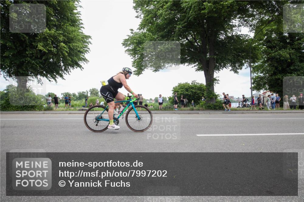 15.06.2025 - 7 Türme Triathlon Yannick Fuchs http://msf.ph/oto/7997202 15.06.2025 13:49:12 Radfahren 304, 307, 706, 720, 756, 858 meine-sportfotos.de