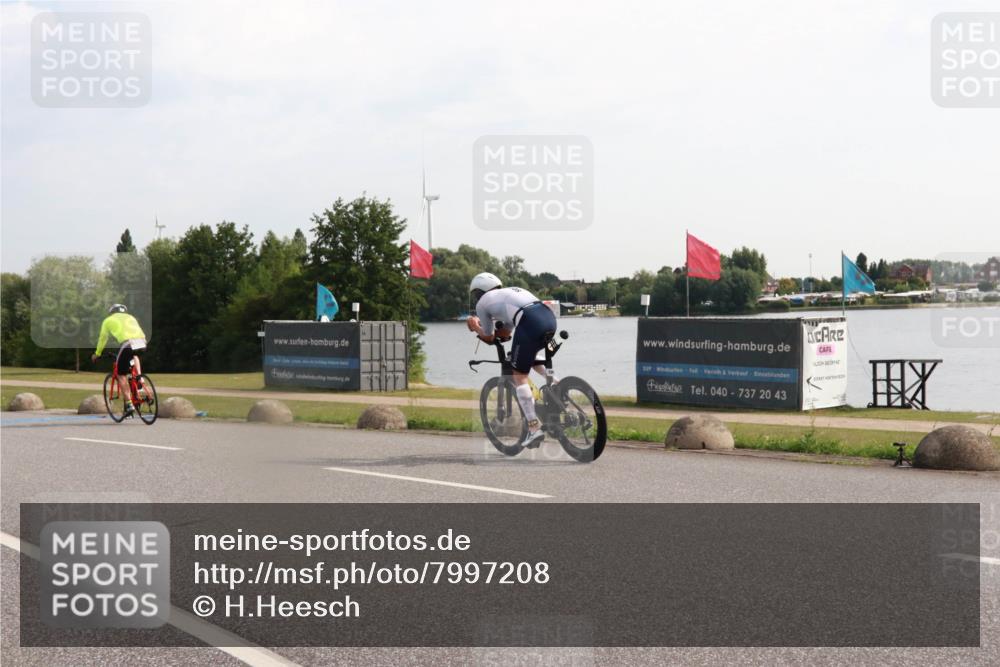 15.06.2025 - 27. Vierlanden-Triathlon H.Heesch http://msf.ph/oto/7997208 15.06.2025 09:33:04 Radfahren 48, 125, 161, 239 meine-sportfotos.de