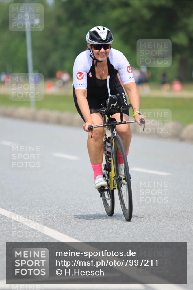 21.06.2025 - 27. Vierlanden-Triathlon H.Heesch http://msf.ph/oto/7997211 15.06.2025 12:24:12 Radfahren 250, 918 meine-sportfotos.de