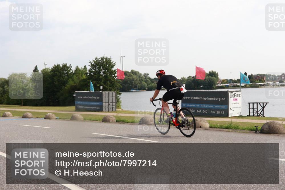 15.06.2025 - 27. Vierlanden-Triathlon H.Heesch http://msf.ph/oto/7997214 15.06.2025 09:33:09 Radfahren 34, 161, 235, 239 meine-sportfotos.de