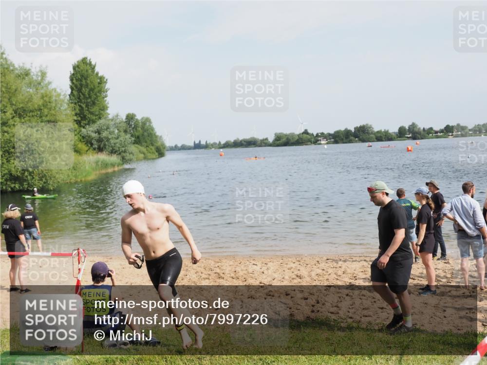 21.06.2025 - 27. Vierlanden-Triathlon MichiJ http://msf.ph/oto/7997226 15.06.2026 09:58:18 Schwimmen 289, 321, 360 meine-sportfotos.de