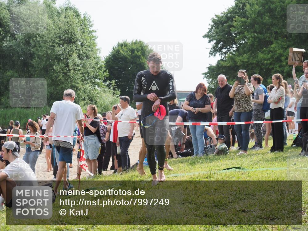 15.06.2025 - 27. Vierlanden-Triathlon KatJ http://msf.ph/oto/7997249 15.06.2025 09:55:48 Schwimmen 273, 280, 300, 303, 331, 338 meine-sportfotos.de