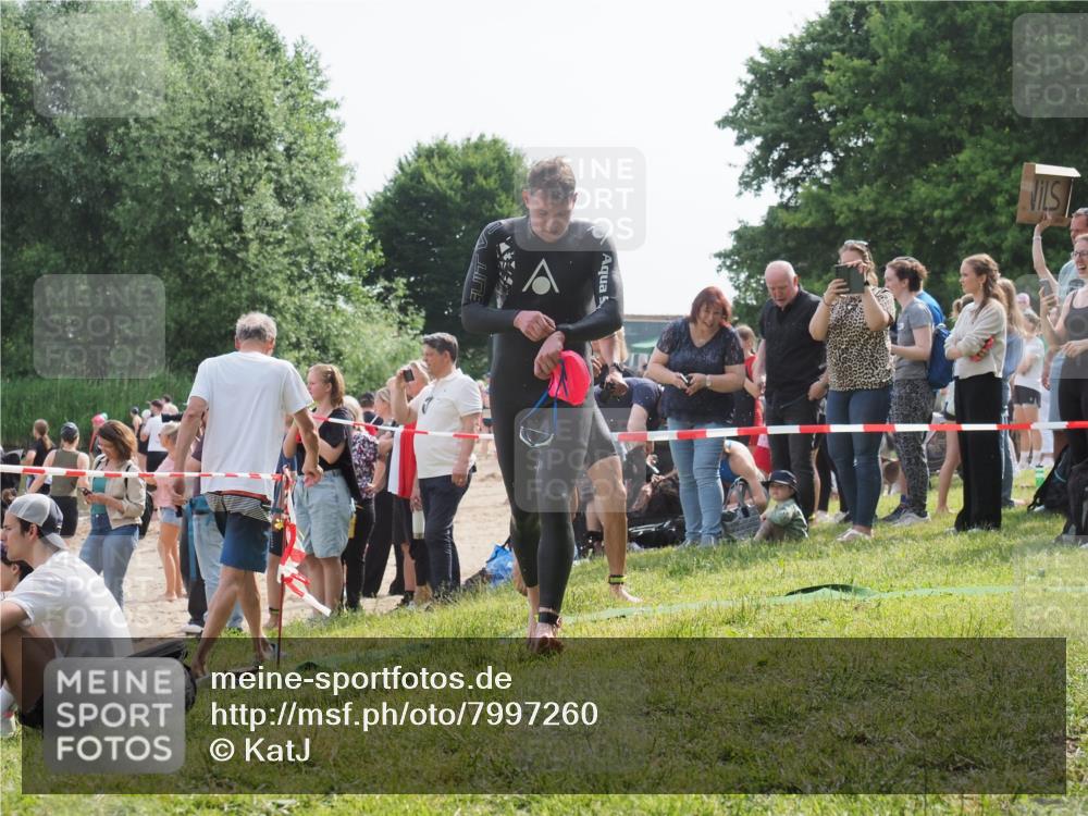 15.06.2025 - 27. Vierlanden-Triathlon KatJ http://msf.ph/oto/7997260 15.06.2025 09:55:48 Schwimmen 273, 280, 300, 303, 331, 338 meine-sportfotos.de