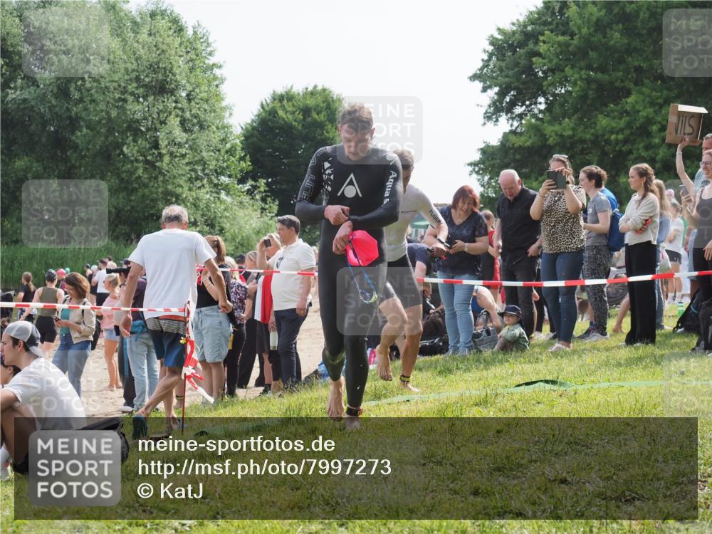 15.06.2025 - 27. Vierlanden-Triathlon KatJ http://msf.ph/oto/7997273 15.06.2025 09:55:48 Schwimmen 273, 280, 300, 303, 331, 338 meine-sportfotos.de
