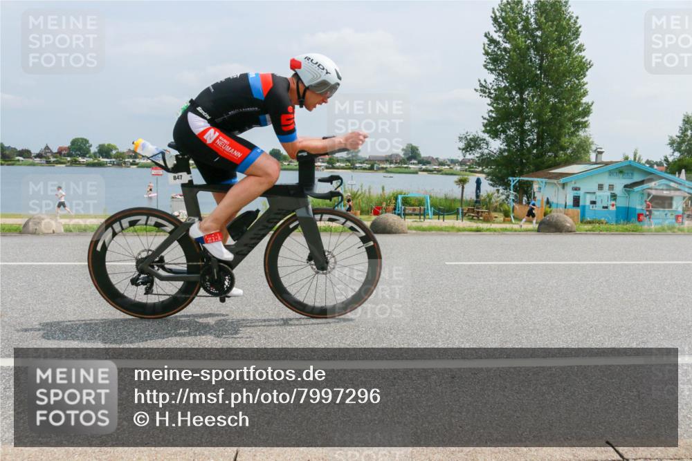 21.06.2025 - 27. Vierlanden-Triathlon H.Heesch http://msf.ph/oto/7997296 15.06.2025 12:25:34 Radfahren 717, 847 meine-sportfotos.de