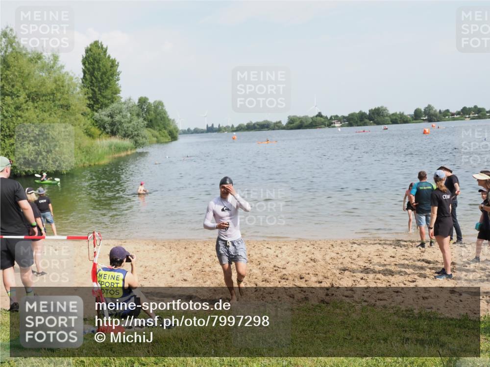 21.06.2025 - 27. Vierlanden-Triathlon MichiJ http://msf.ph/oto/7997298 15.06.2026 09:58:30 Schwimmen 345 meine-sportfotos.de