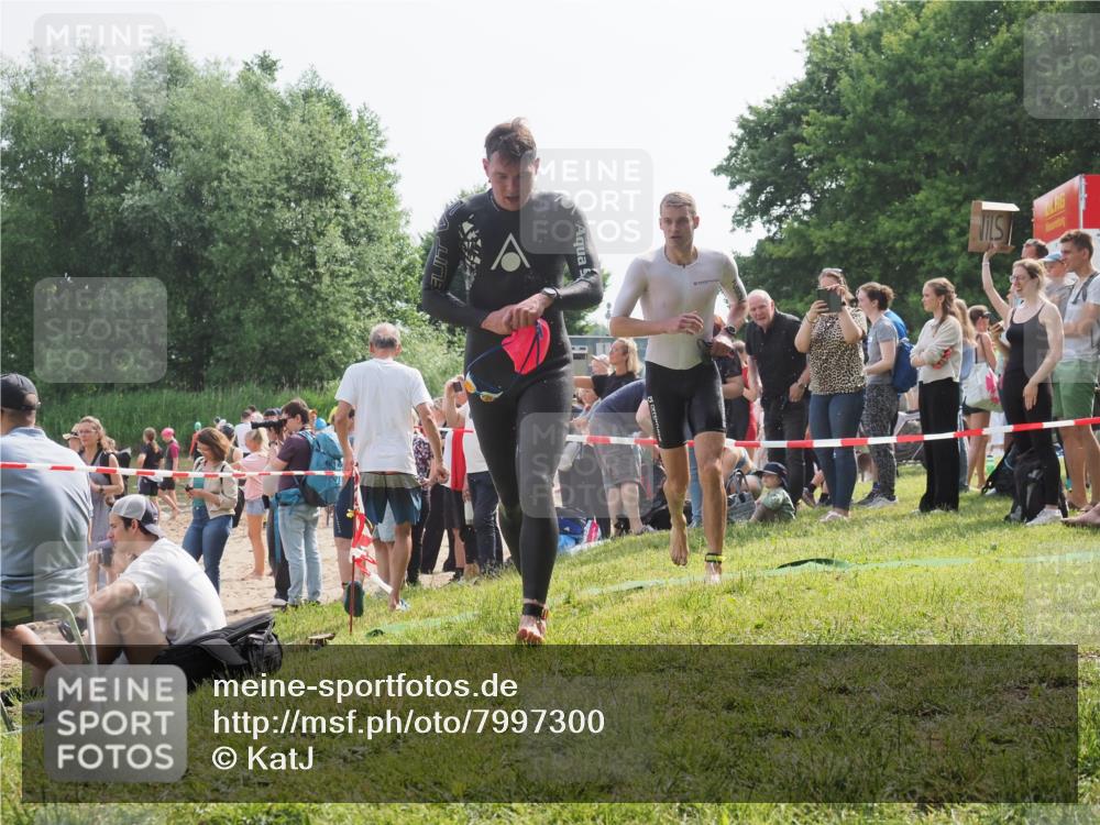 15.06.2025 - 27. Vierlanden-Triathlon KatJ http://msf.ph/oto/7997300 15.06.2025 09:55:49 Schwimmen 273, 280, 283, 300, 303, 322, 331, 338 meine-sportfotos.de