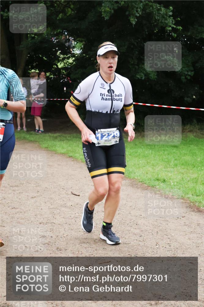 21.06.2025 - 27. Vierlanden-Triathlon Lena Gebhardt http://msf.ph/oto/7997301 15.06.2025 13:54:51 Laufen 2024, 1990, 1229 meine-sportfotos.de