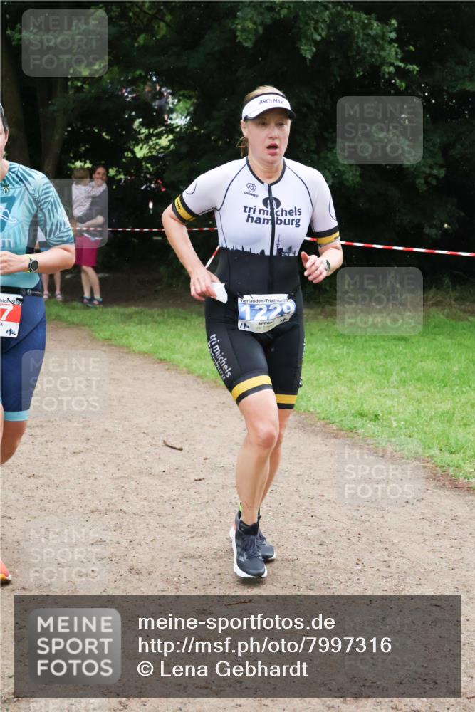 21.06.2025 - 27. Vierlanden-Triathlon Lena Gebhardt http://msf.ph/oto/7997316 15.06.2025 13:54:51 Laufen 202, 1229 meine-sportfotos.de