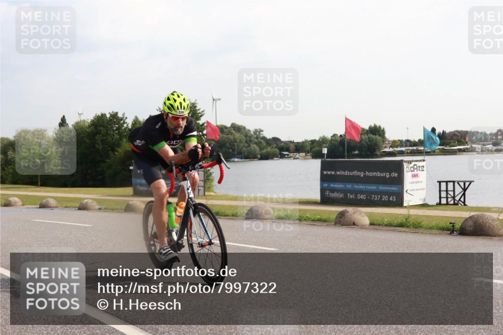 15.06.2025 - 27. Vierlanden-Triathlon H.Heesch http://msf.ph/oto/7997322 15.06.2025 09:34:08 Radfahren 236 meine-sportfotos.de