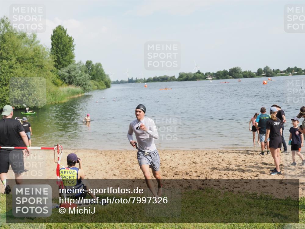 21.06.2025 - 27. Vierlanden-Triathlon MichiJ http://msf.ph/oto/7997326 15.06.2026 09:58:31 Schwimmen 345 meine-sportfotos.de