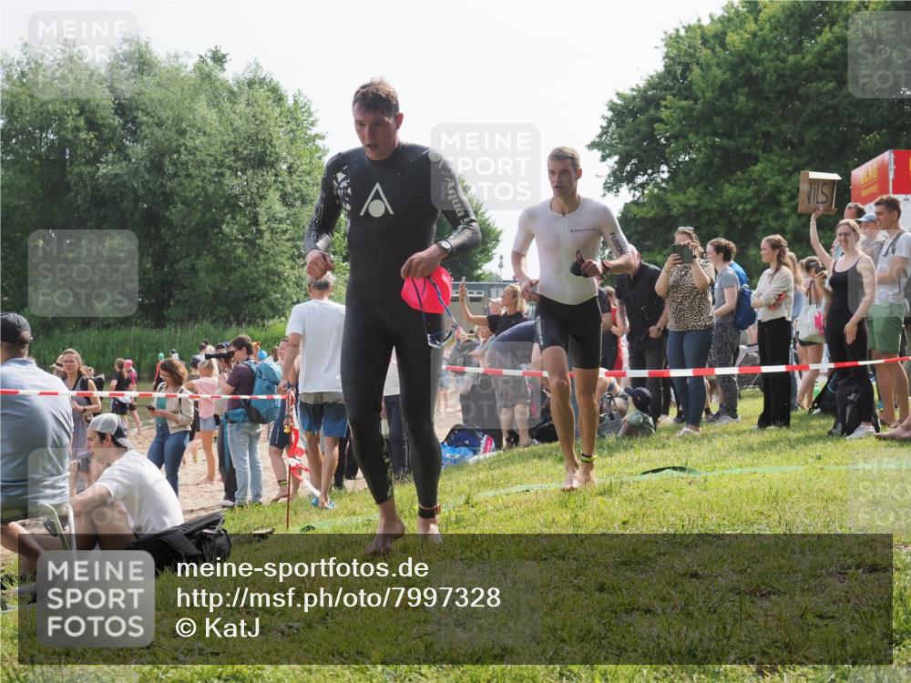 15.06.2025 - 27. Vierlanden-Triathlon KatJ http://msf.ph/oto/7997328 15.06.2025 09:55:49 Schwimmen 273, 280, 283, 300, 303, 322, 331, 338 meine-sportfotos.de