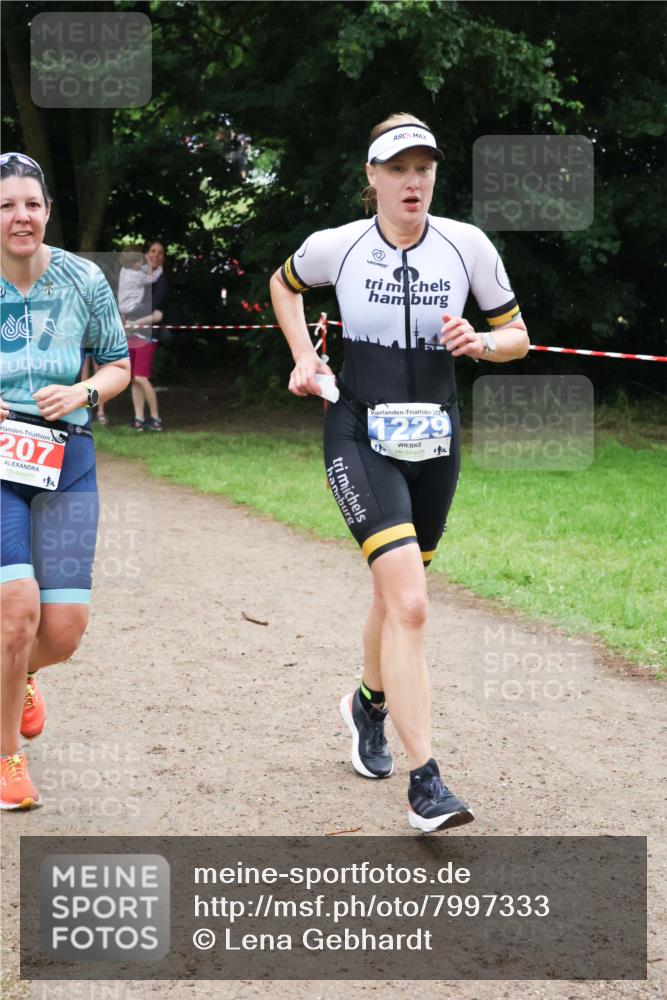 21.06.2025 - 27. Vierlanden-Triathlon Lena Gebhardt http://msf.ph/oto/7997333 15.06.2025 13:54:51 Laufen 2, 207, 4, 202, 1229 meine-sportfotos.de