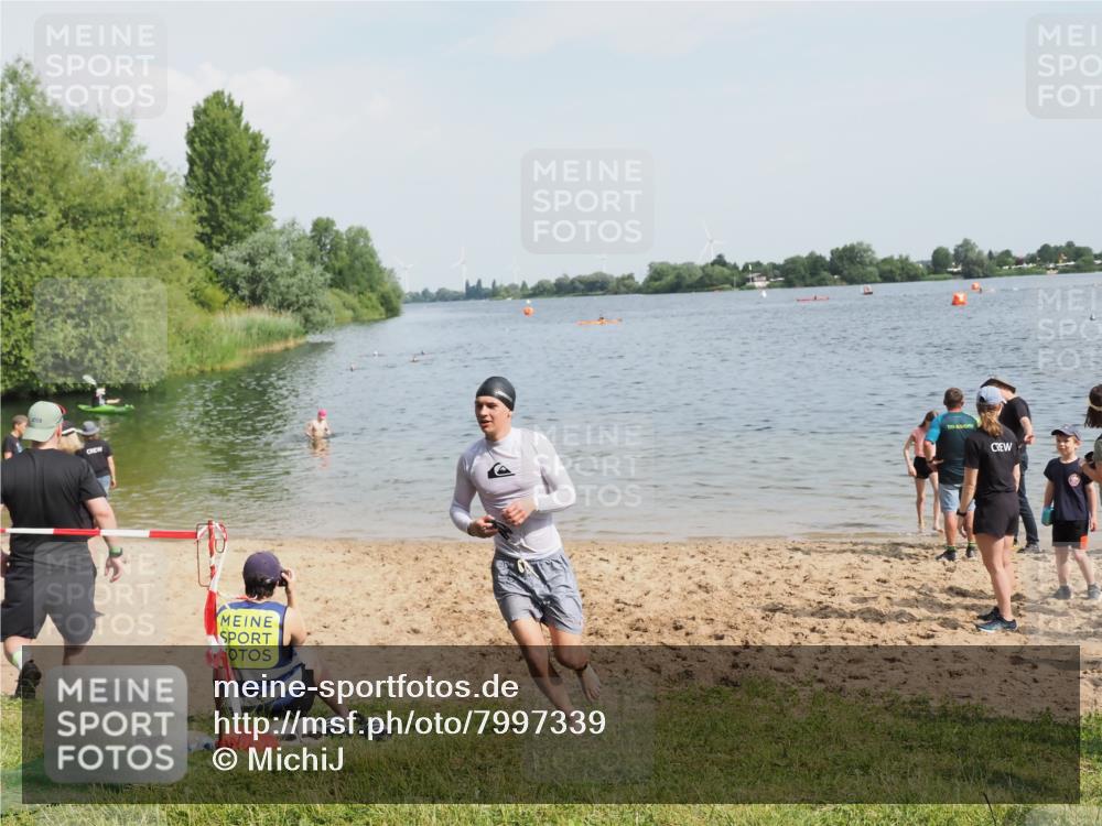 21.06.2025 - 27. Vierlanden-Triathlon MichiJ http://msf.ph/oto/7997339 15.06.2026 09:58:31 Schwimmen 345 meine-sportfotos.de