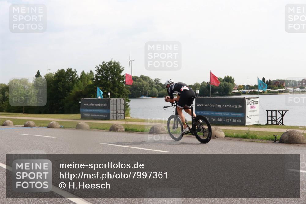 15.06.2025 - 27. Vierlanden-Triathlon H.Heesch http://msf.ph/oto/7997361 15.06.2025 09:34:56 Radfahren 172 meine-sportfotos.de