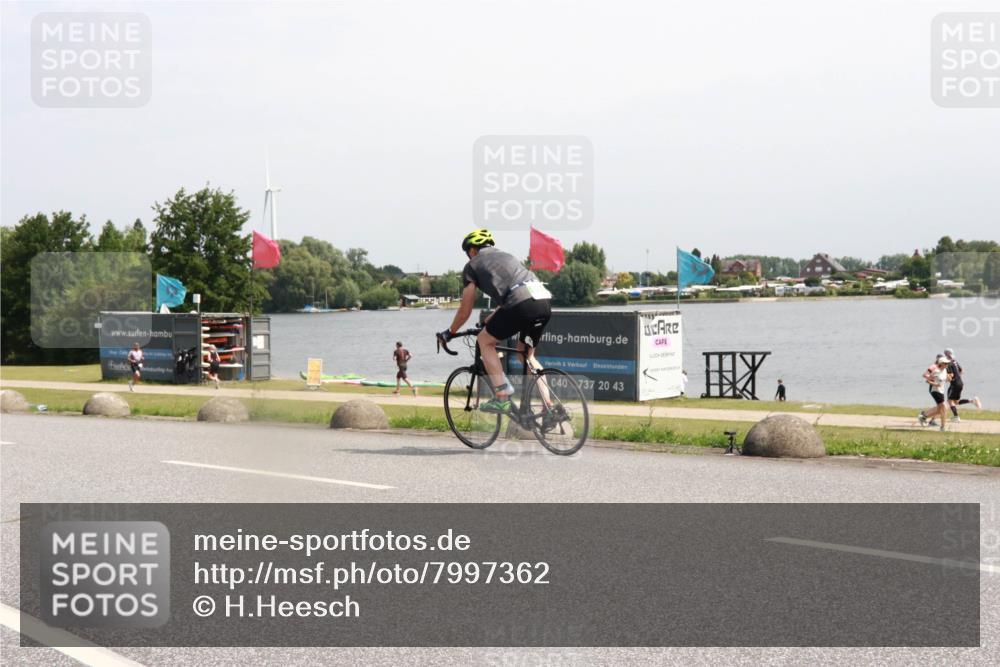 21.06.2025 - 27. Vierlanden-Triathlon H.Heesch http://msf.ph/oto/7997362 15.06.2025 11:32:24 Radfahren 955 meine-sportfotos.de