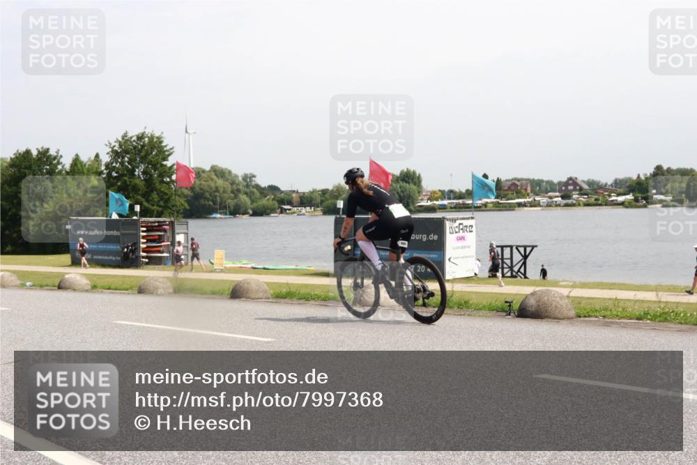 21.06.2025 - 27. Vierlanden-Triathlon H.Heesch http://msf.ph/oto/7997368 15.06.2025 11:32:25 Radfahren 955 meine-sportfotos.de