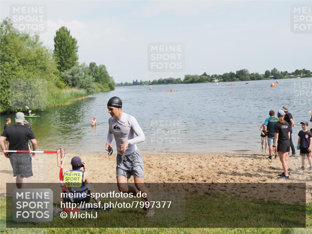 21.06.2025 - 27. Vierlanden-Triathlon MichiJ http://msf.ph/oto/7997377 15.06.2026 09:58:31 Schwimmen 345 meine-sportfotos.de
